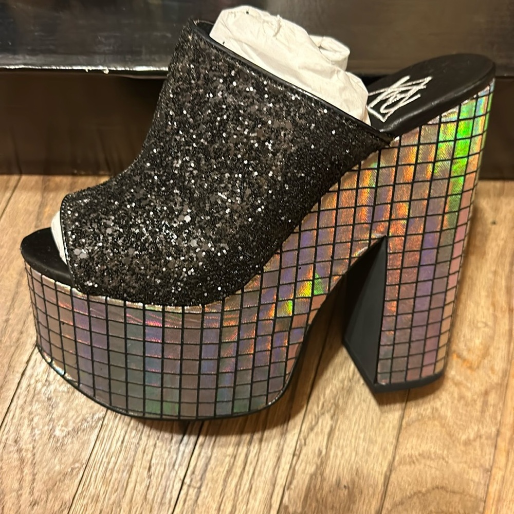 YRU PLATFORM SANDAL Brand new